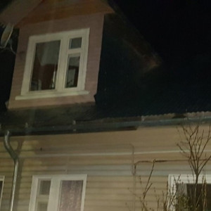 Во Владимирской области огонь уничтожил мансарду в частном доме