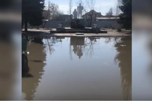 Чиновники и дорожники обвинили друг друга в потопе у «Скорбящей матери» в Покрове