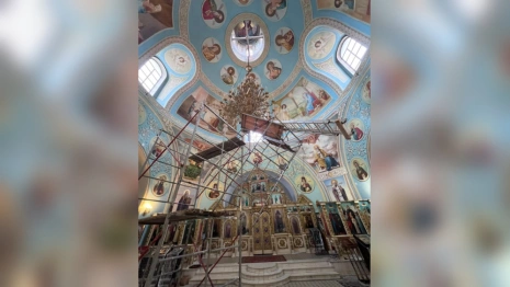 В Коврове в Федоровском храме строительные леса упали и зацепились за люстру