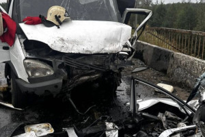 На М-7 в Собинском районе столкнулись иномарка и грузовик: один из водителей погиб