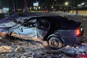 Во Владимире водитель врезался в столб на Пекинке 