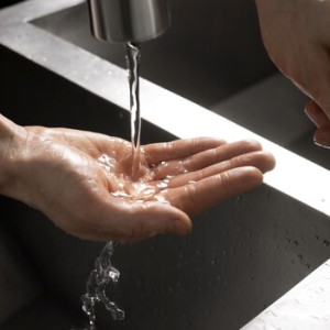 Падение опоры ЛЭП на трубы в Гороховецком районе оставило жителей без воды