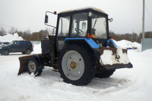 В Лакинске пьяный мужчина угнал снегоуборочный трактор и расчистил дорогу у дома