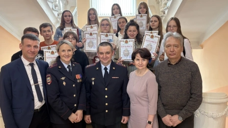 Владимирские студенты и школьники создали плакаты по предупреждению мошенничеств