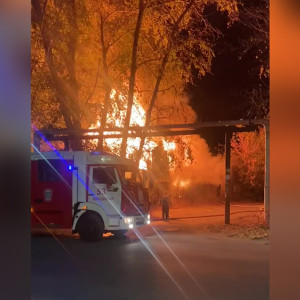 Во владимирском микрорайоне Коммунар загорелся заброшенный дом 