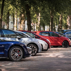 Во Владимире чиновники незаконно запретили парковку у гостиницы