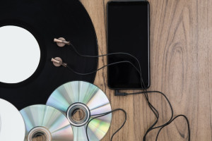 Жительницу Краснодарского края будут судить за кражу шубы и DVD-плеера