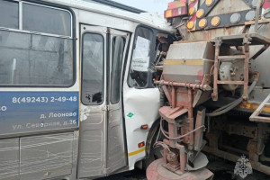 Во Владимирской области автобус смяло в ДТП со стройтехникой