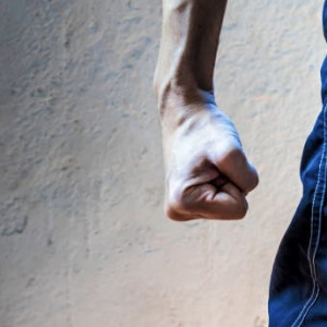 Житель Коврова до смерти избил любовницу за неприготовленный ужин