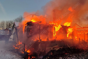 Во владимирской деревне огонь охватил один дом и перебросился на второй