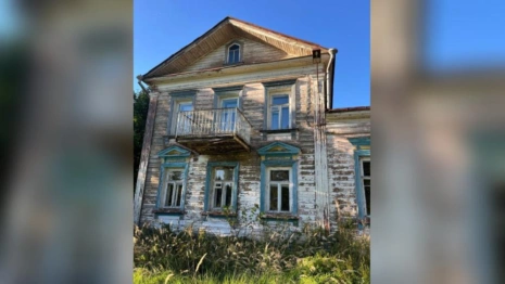 В Кольчугино памятник культуры 19-го века превратился в разрушенный домишко