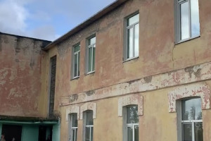 Во Владимирской области детей вынудили ходить в разрушающуюся поселковую школу