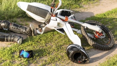 В Александровском районе столкнулись 2 мотоцикла: один из водителей погиб