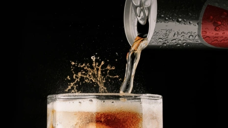 В Госдуме в первом чтении приняли закон о запрете продажи энергетиков детям