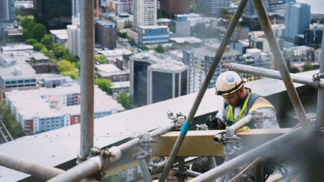 Во Владимирской области монтажник отсудил почти 1 млн за травму на работе