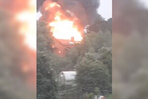 В Камешково в непогоду на одной улице загорелись два дома