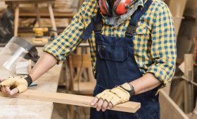 Во Владимире проработавшего три месяца столяра «кинули» на зарплату