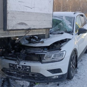На М-12 во Владимирской области иномарка снесла загружавшего фуру пешехода