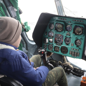 Спасатели из Владимира разрешили 11-летнему мальчику побывать на месте пилота вертолета