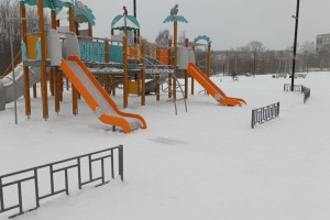 В Юрьевце после жалоб на опасные горки спилили часть забора