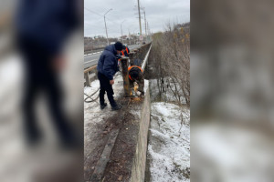 Во Владимире начали менять ограждения на мосту через Клязьму