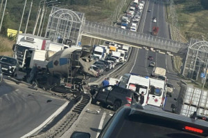 В ДТП с бетономешалкой на Рпенском мосту во Владимире пострадали 2 человека