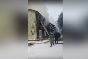 В Коврове произошел мощный пожар в ветхом доме