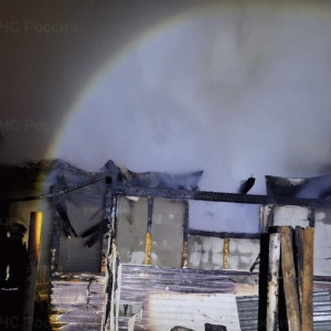 Ночной пожар хозпостроек в Покрове унес жизнь человека