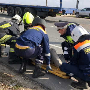 Под Ковровом спасатели достали зажатого в салоне водителя
