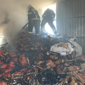 Во Владимирской области сгорел склад с углем