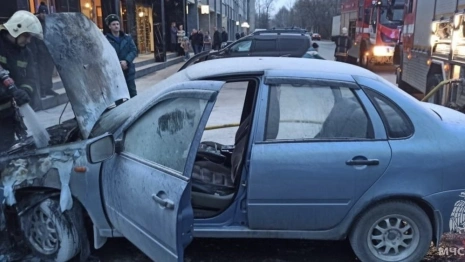 На улице Полины Осипенко во Владимире загорелась машина