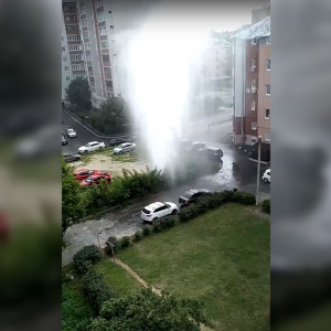 Во Владимире забил гейзер высотой в пять этажей