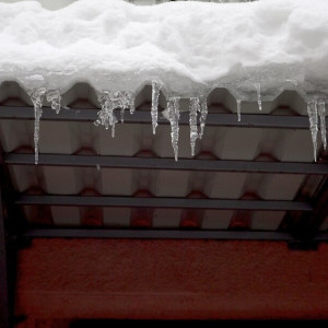 Стали известны подробности ЧП с падением снега около мужчины с ребенком под Петушками