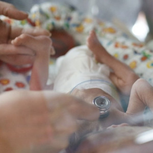 Во владимирской ОДКБ врачи спасли недоношенную малышку весом 490 грамм