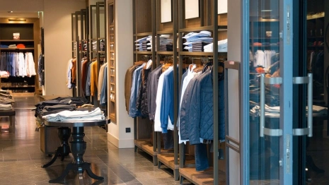 В России закрылись популярные магазины одежды Zara и Bershka