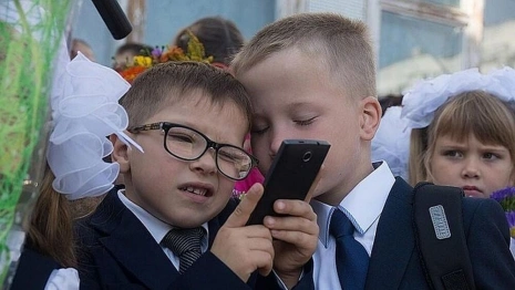 У владимирских школьников будут отбирать телефоны перед занятиями