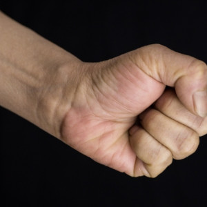 Во Владимире таджик сломал челюсть посетителю кафе