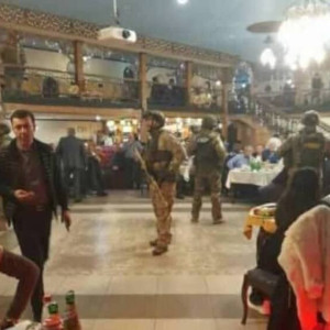 Около 50 азербайджанцам в ресторане вручили повестки в военкомат