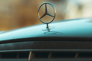 Студентка из Москвы может лишиться Mercedes за пьяную езду в Кольчугино