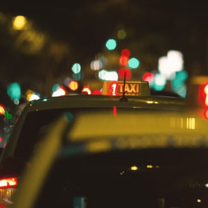 Таксист из Владимира вернул 500 тыс. рублей обманутой старушке