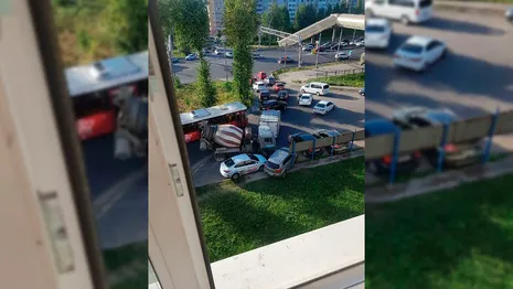Бетономешалка снесла 3 машины у НИКТИДа во Владимире