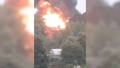 В Камешково в непогоду на одной улице загорелись два дома