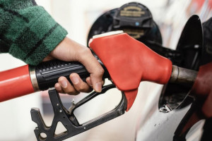 Цены на бензин в России подскочили в августе 2025 года