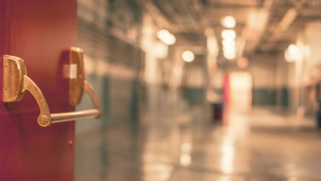 Во Владимире от отравления алкоголем скончался инвалид