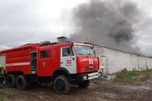 Во Владимирской области потушили крупный пожар на птицефабрике 