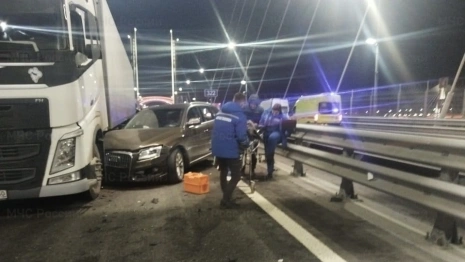 На М-12 во Владимирской области столкнулись 3 фуры и 5 легковушек