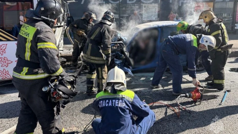 Во Владимире после столкновения с троллейбусом загорелась легковушка
