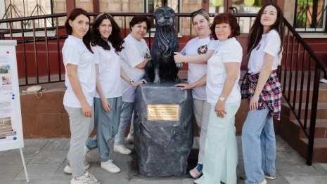 В Гусь-Хрустальном поставили памятник бездомной собаке