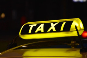 Во Владимире у таксиста угнали машину из-за отказа ехать в закрытый город