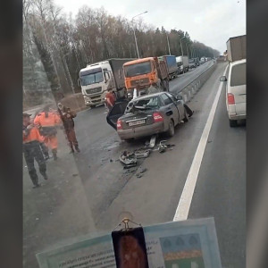 Во Владимирской области на М-7 Волга отбойник пробил легковушку насквозь